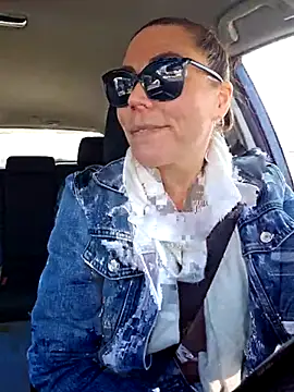 Snapshot of Ellie-L-Elizabeth chatting on March 22, 2:03 pm Ellie-L-Elizabeth online show from March 22, 2:03 pm