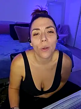 Snapshot of Ellie-L-Elizabeth chatting on November 6, 4:02 am Ellie-L-Elizabeth online show from November 6, 4:02 am