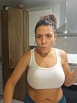 Snapshot of Ellie-L-Elizabeth chatting on November 13, 2:32 am Ellie-L-Elizabeth online show from November 13, 2:32 am