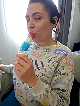 Ellie-L-Elizabeth online show from May 1, 4:11 pm