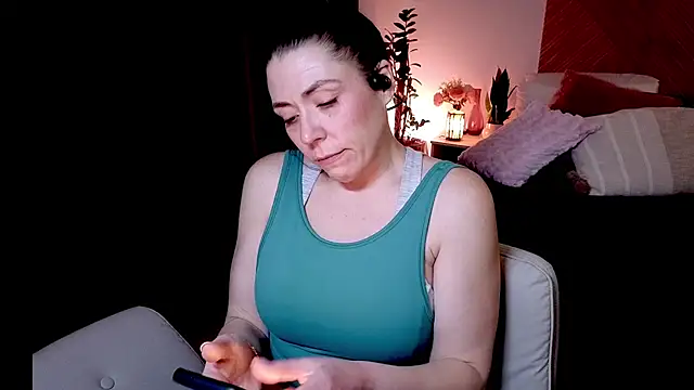 Ellie-L-Elizabeth online show from May 3, 3:01 am