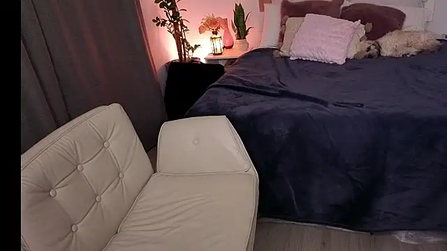 Ellie-L-Elizabeth online show from May 4, 4:08 am