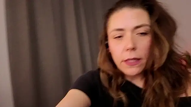 Ellie-L-Elizabeth online show from May 7, 2:50 am