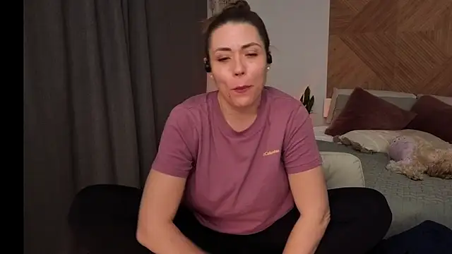 Ellie-L-Elizabeth online show from May 16, 4:53 am