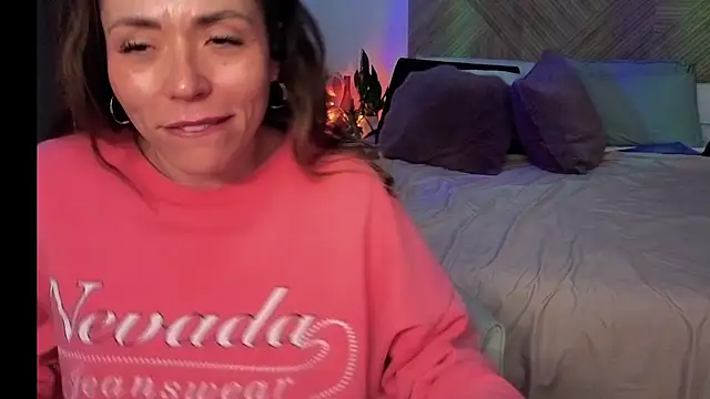 Ellie-L-Elizabeth online show from May 17, 4:54 am