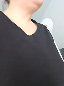 Ellie-L-Elizabeth online show from May 22, 2:22 pm