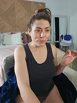 Ellie-L-Elizabeth online show from May 27, 3:31 pm