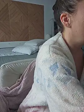 Ellie-L-Elizabeth online show from June 4, 4:13 pm