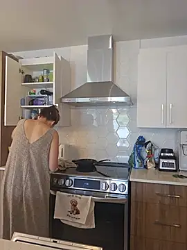 Ellie-L-Elizabeth online show from June 19, 3:38 pm
