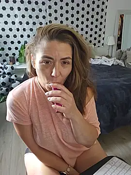 Ellie-L-Elizabeth online show from July 16, 2:45 pm