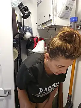 Ellie-L-Elizabeth online show from July 24, 5:22 pm