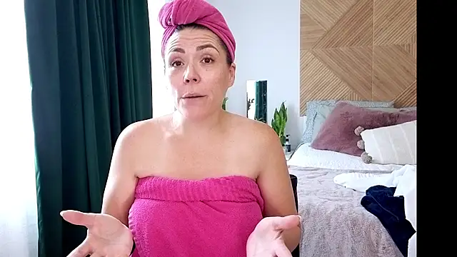 Ellie-L-Elizabeth online show from August 2, 2:15 pm