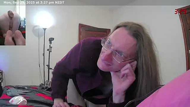 CDAdalyn online show from September 29, 2:27 am