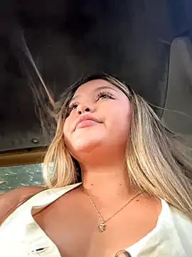 lunablossom  online show from November 8, 8:29 pm