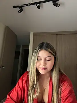 lunablossom  online show from March 11, 11:33 pm