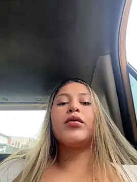 Snapshot of lunablossom_ chatting on May 17, 8:49 pm lunablossom online show from May 17, 8:49 pm