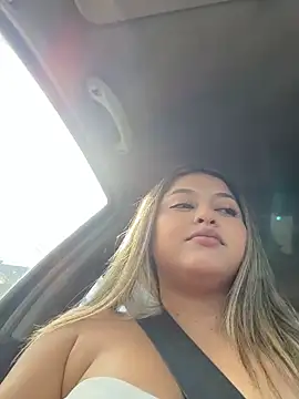 Snapshot of lunablossom_ chatting on June 15, 8:33 pm lunablossom online show from June 15, 8:33 pm
