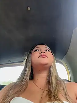 Snapshot of lunablossom_ chatting on July 12, 8:55 pm lunablossom online show from July 12, 8:55 pm