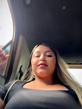 Snapshot of lunablossom_ chatting on August 1, 9:14 pm lunablossom online show from August 1, 9:14 pm
