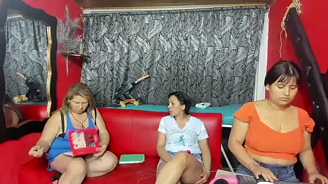 lesbiancuple online show from January 17, 1:25 am