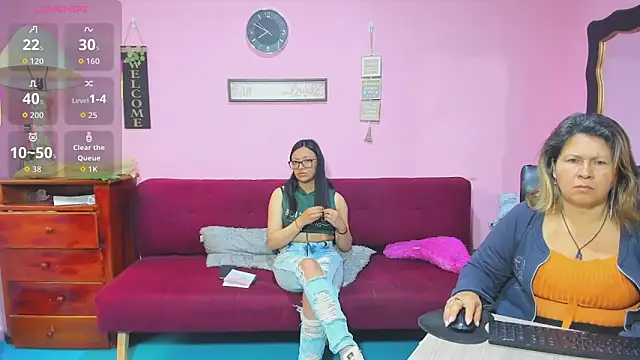 lesbiancuple online show from October 20, 12:49 pm