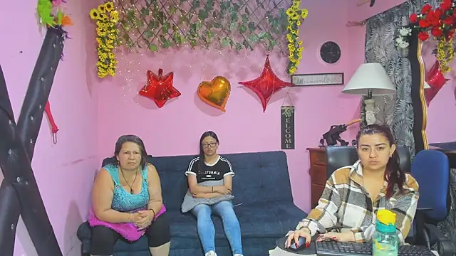 lesbiancuple online show from March 18, 11:57 am