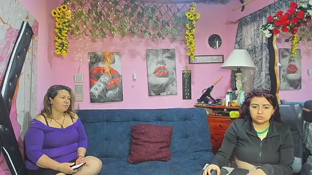 lesbiancuple online show from April 25, 12:19 pm