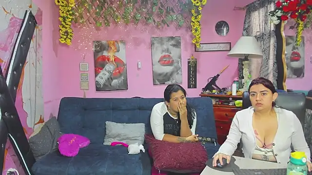 lesbiancuple online show from April 28, 12:10 pm