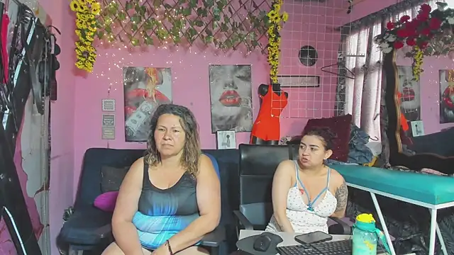 Snapshot of lesbiancuple chatting on May 18, 12:55 pm lesbiancuple online show from May 18, 12:55 pm