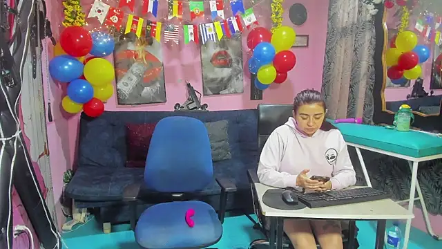 Snapshot of lesbiancuple chatting on June 18, 12:09 pm lesbiancuple online show from June 18, 12:09 pm