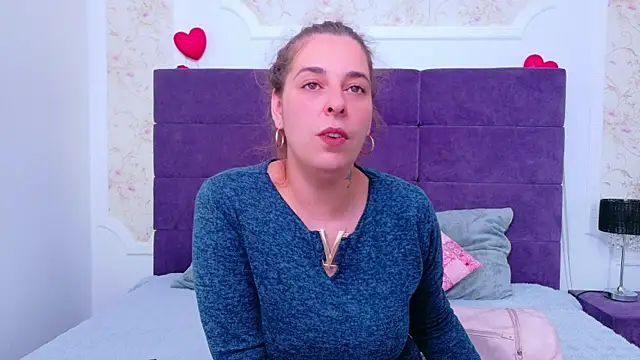 KarinaNoir online show from May 7, 4:18 am