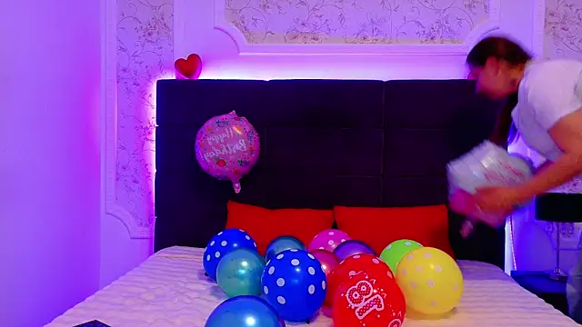 KarinaNoir online show from May 26, 3:46 am