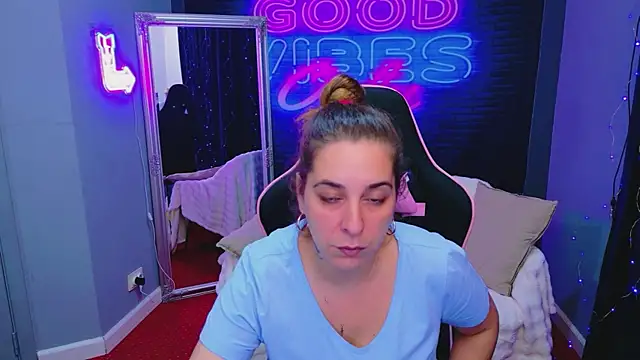 KarinaNoir online show from July 28, 3:46 am