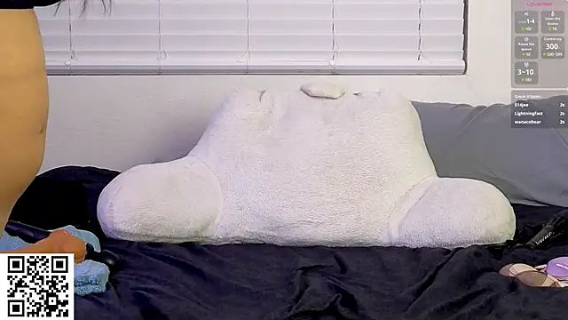 Snapshot of AriannaPena chatting on February 8, 4:36 am AriannaPena online show from February 8, 4:36 am