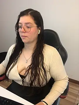 Snapshot of kayortiiz chatting on July 15, 5:40 pm kayortiiz online show from July 15, 5:40 pm