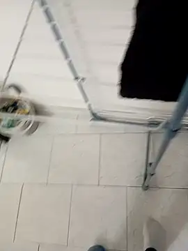 Snapshot of mickzizi chatting on December 5, 10:23 am mickzizi online show from December 5, 10:23 am