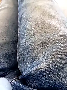 Snapshot of mickzizi chatting on March 20, 8:20 am mickzizi online show from March 20, 8:20 am