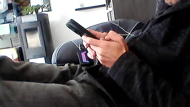 Snapshot of mickzizi chatting on September 22, 11:23 am mickzizi online show from September 22, 11:23 am