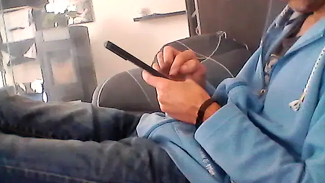 Snapshot of mickzizi chatting on October 9, 10:13 am mickzizi online show from October 9, 10:13 am