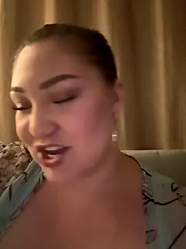 Snapshot of RosieDixx chatting on October 8, 3:37 am RosieDixx online show from October 8, 3:37 am