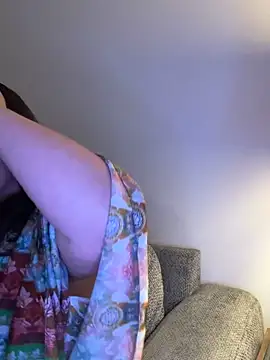 RosieDixx online show from March 8, 7:01 am