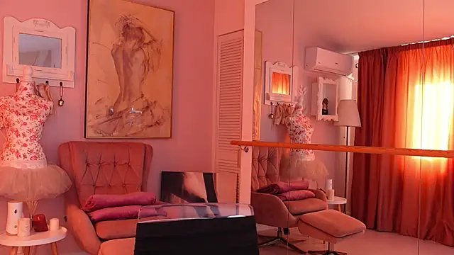 Snapshot of OliviaSirena chatting on March 12, 1:50 pm OliviaSirena online show from March 12, 1:50 pm