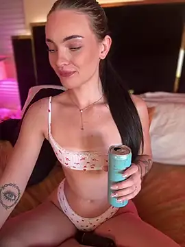 Snapshot of KarissaChantelle chatting on June 19, 5:28 pm KarissaChantelle online show from June 19, 5:28 pm