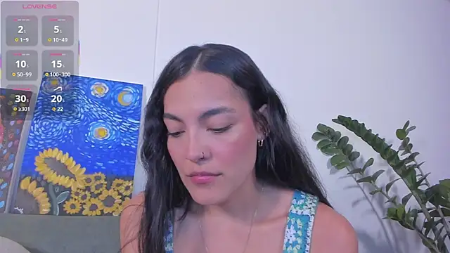 TIFFANYRUSSO online show from March 18, 6:16 am