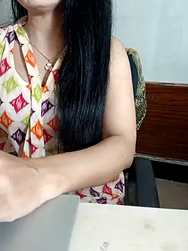 Snapshot of Chanchal--Navya chatting on May 5, 5:43 pm Chanchal--Navya online show from May 5, 5:43 pm