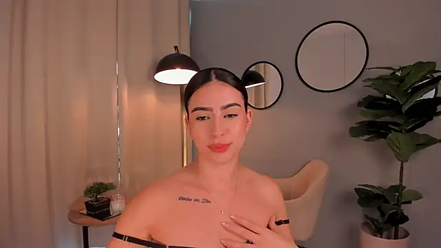 Snapshot of LiaPearce chatting on January 13, 5:23 pm LiaPearce online show from January 13, 5:23 pm