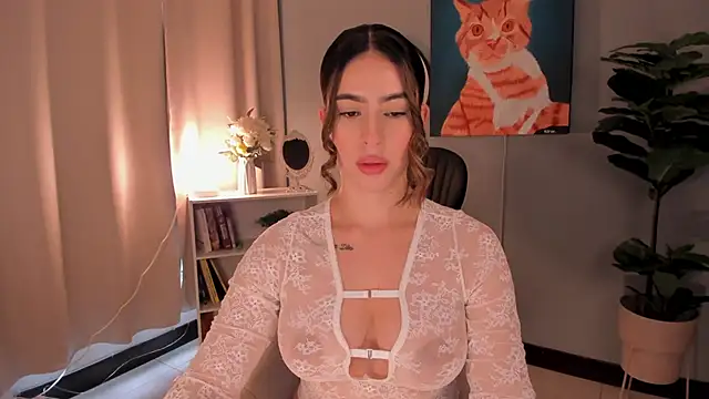 Snapshot of LiaPearce chatting on October 27, 12:20 pm LiaPearce online show from October 27, 12:20 pm