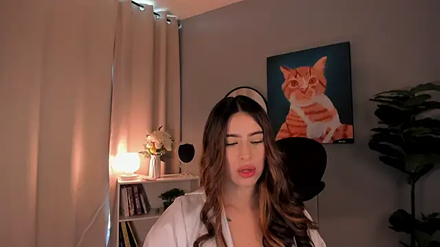 Snapshot of LiaPearce chatting on October 28, 12:30 pm LiaPearce online show from October 28, 12:30 pm