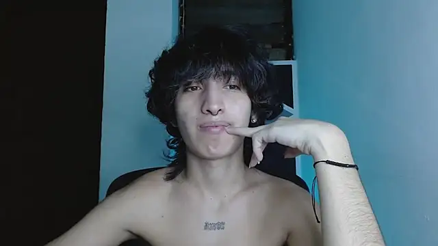 Snapshot of littlextreme chatting on May 17, 12:52 am littlextreme online show from May 17, 12:52 am