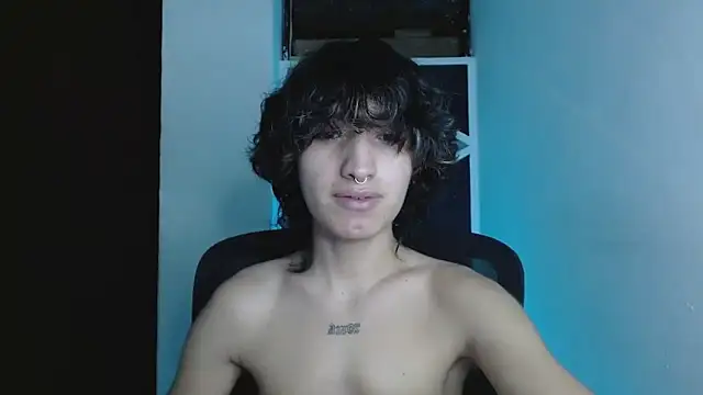 Snapshot of littlextreme chatting on June 17, 1:52 am littlextreme online show from June 17, 1:52 am